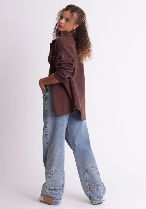 Calça reta cintura alta bolso invertido