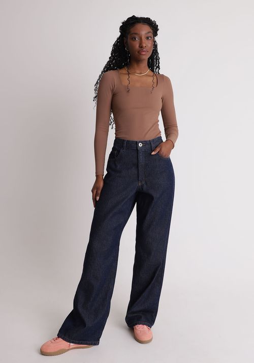 Calça jeans wide leg cintura alta amaciada