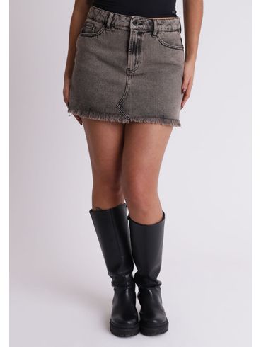 Saia jeans curta com lavanderia marrom