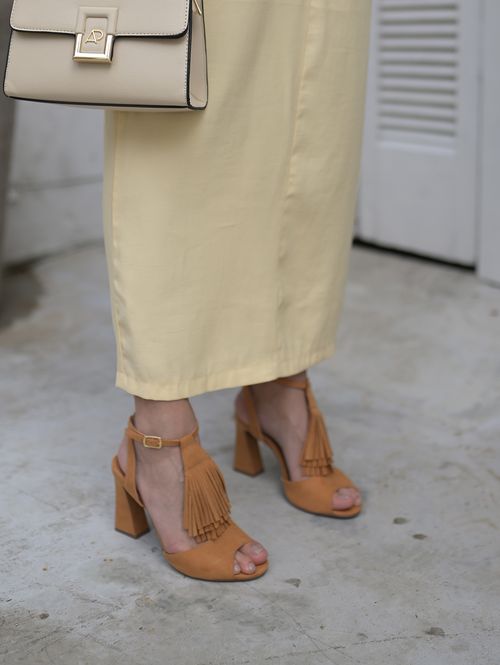 Sandália Franjas Quiz Feminina CARAMELO