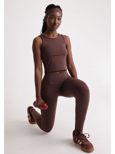 Regata top com faixa de cabelo