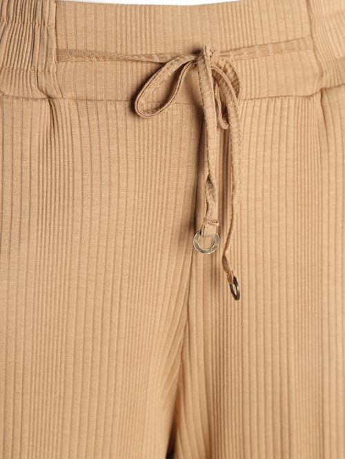 Calça Canelada Pantacourt Com Amarração Feminina BEGE