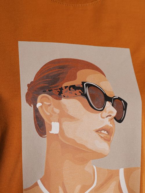 Camiseta Estampada Manga Curta Feminina CARAMELO