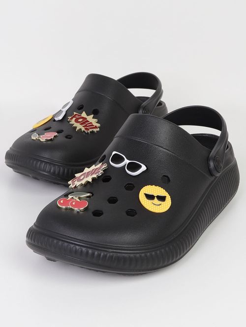 Babuche Com Pingente Moleca Feminina PRETO