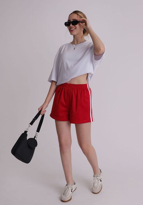 Short com listras laterais