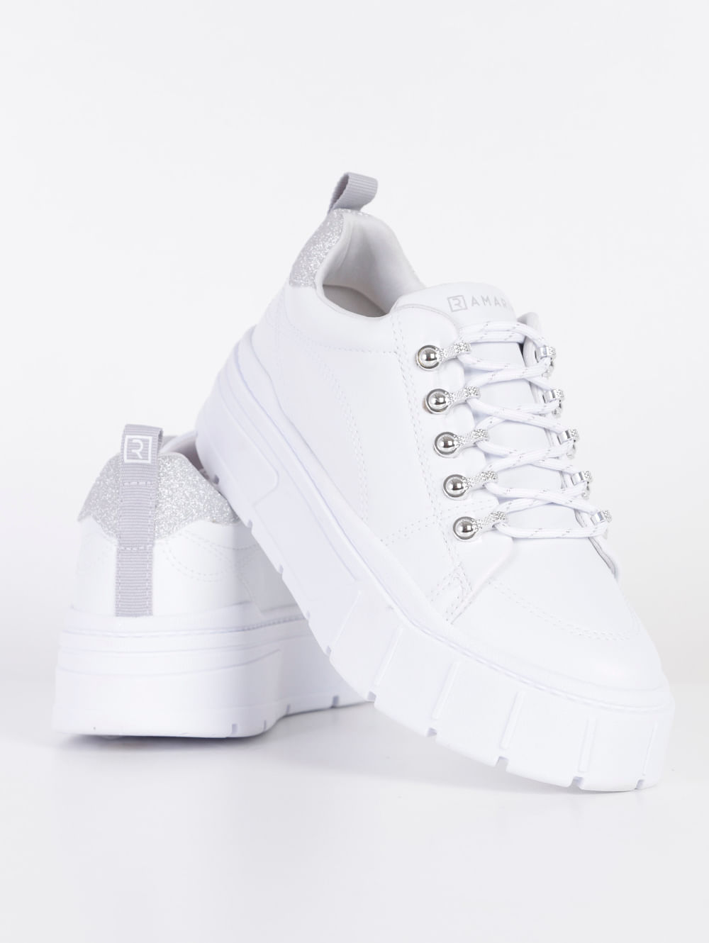 par de tênis feminino flatform casual tênis branco da ramarim com detalhe em brilho prateado