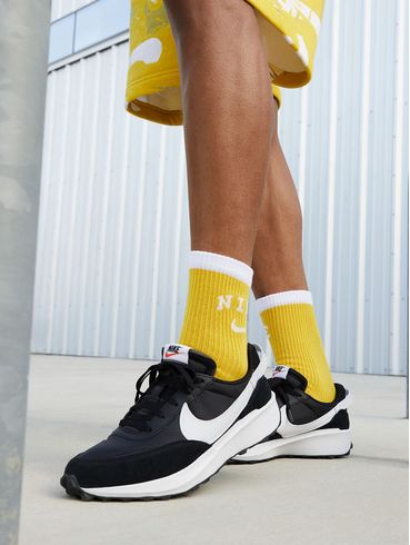 Tênis Casual Nike Waffle Debut Feminino Preto/Branco