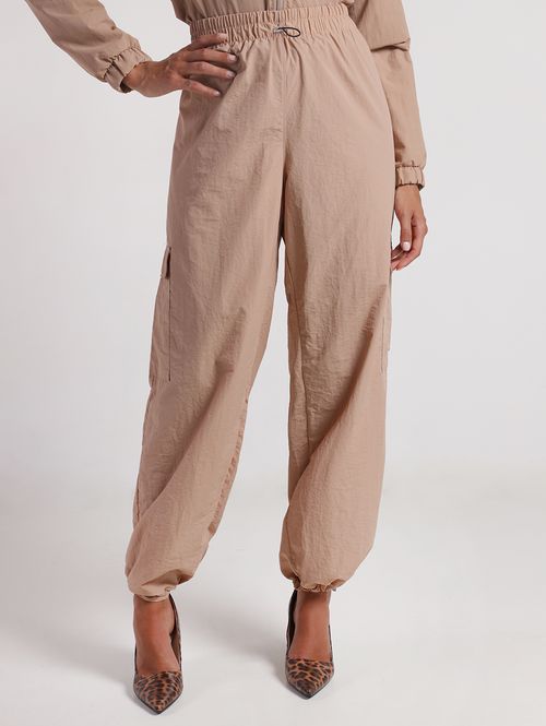 Calça Parachute com Bolso Cargo Feminina AREIA