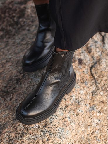 Bota Chelsea Cano Curto Feminina PRETO
