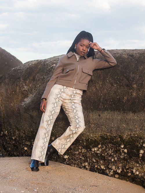 Calça Sarja Reta Estampada Feminina AREIA