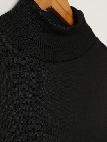 Blusa de Tricot Gola Alta Plus Size Feminina Preto