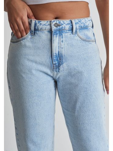 Calça jeans mom marmorizada