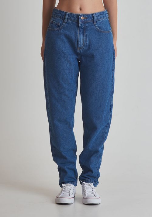 Calça jeans mom cintura média