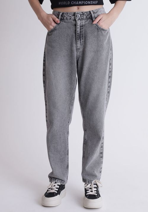 Calça jeans mom cintura média