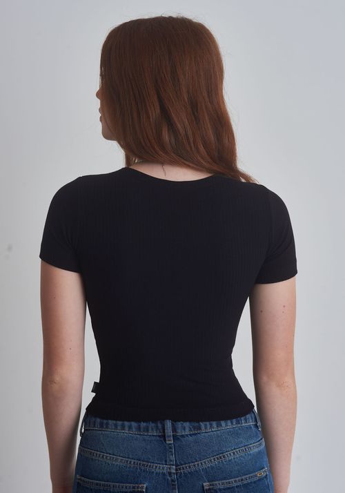 Blusa básica canelada preta