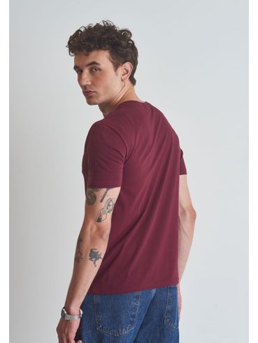 Camiseta básica gola v vinho
