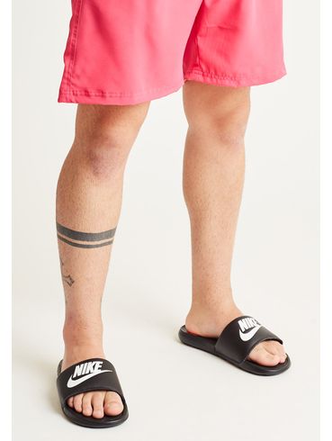 Chinelo Nike Victori One Slide preto