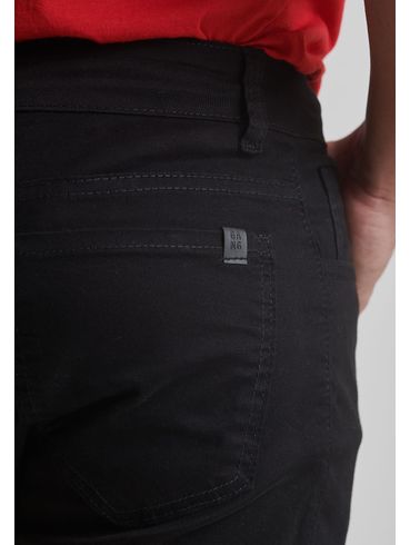 Calça sarja slim