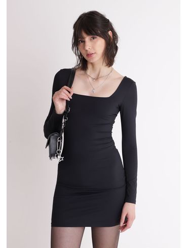 Vestido manga longa decote quadrado