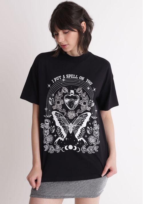 Camiseta oversized estampada borboleta