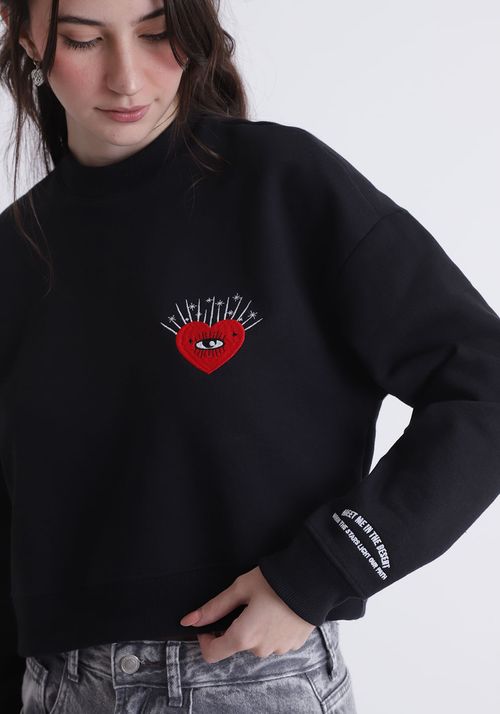 Moletom Cropped com Pelúcia com Bordado de Coração